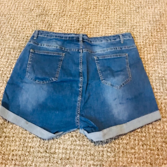 Shein curves plus distressed torn jean shorts 4XL NWOT - Picture 2 of 5